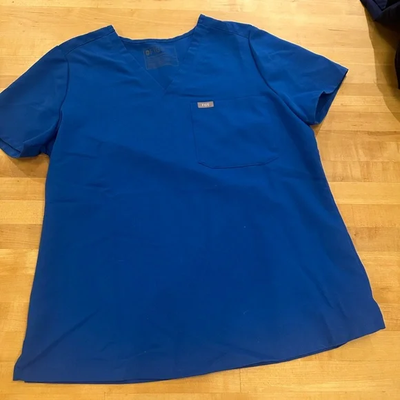 Figs blue caterina top size M, Zamora joggers size M/P bottoms (regular waisted) - Picture 2 of 6